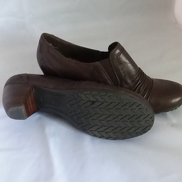 Shoes | Yuu Shoes Brown Classic Leather Heels Sz1m | Poshmark